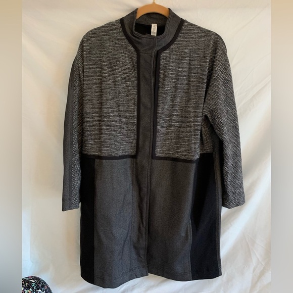 Lululemon jacket - Picture 4 of 8